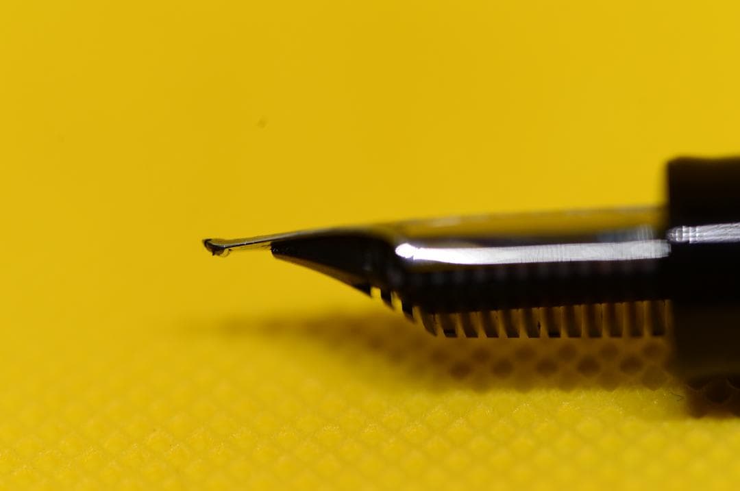 セーラー万年筆　プロフェッショナルギア　長刀研ぎ　中細字　(N-MF)