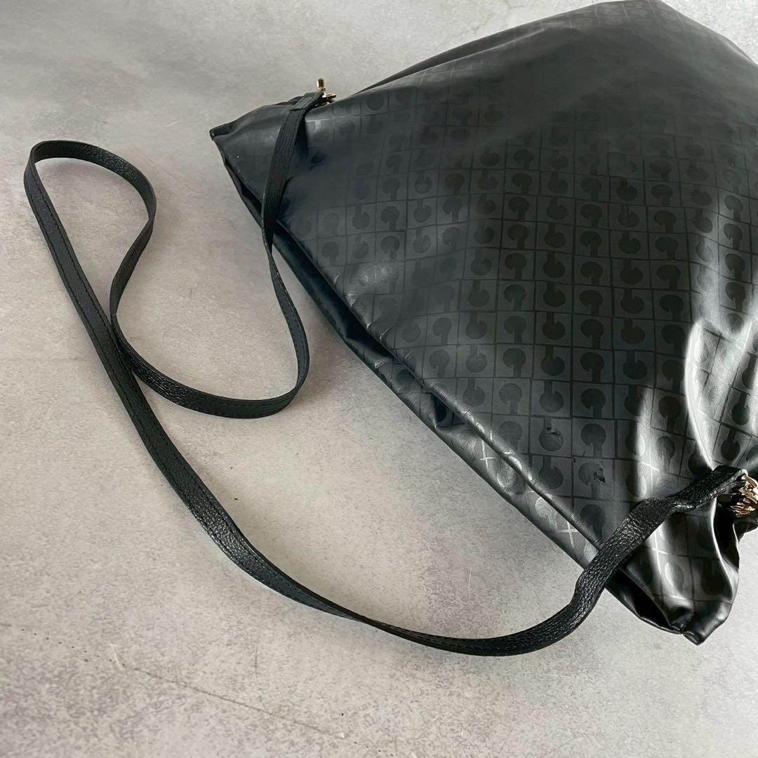 極美品　ゲラルディーニ　ソフティ　ブラック　ショルダーバッグ　斜め掛け　A4収納