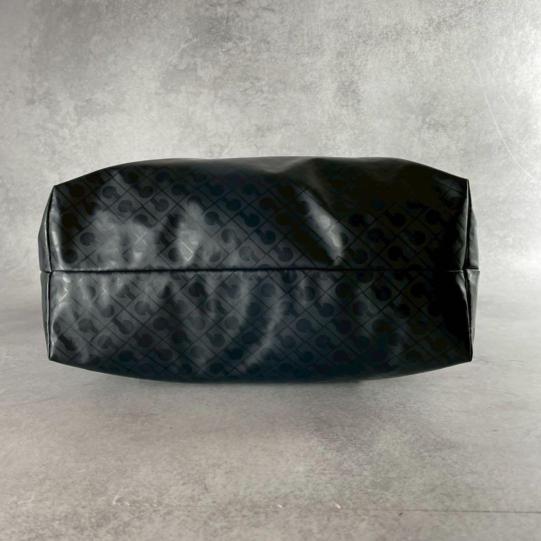 極美品　ゲラルディーニ　ソフティ　ブラック　ショルダーバッグ　斜め掛け　A4収納