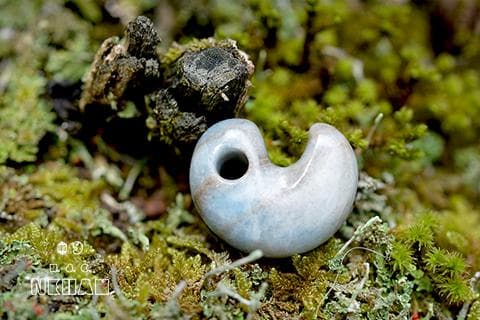 【入りコン沢・青・高品質】糸魚川翡翠輝石・勾玉　約8.1g・2.3cm