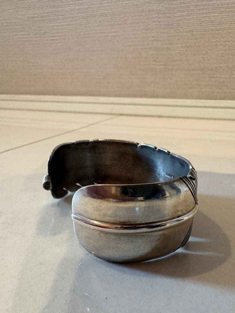 【24時間限定特価】ハーヴィーメイス　フェザーバングル 25mm