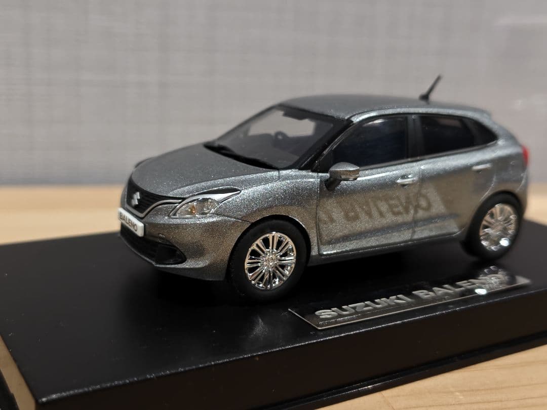希少！ スズキ バレーノ 1/43ミニカー