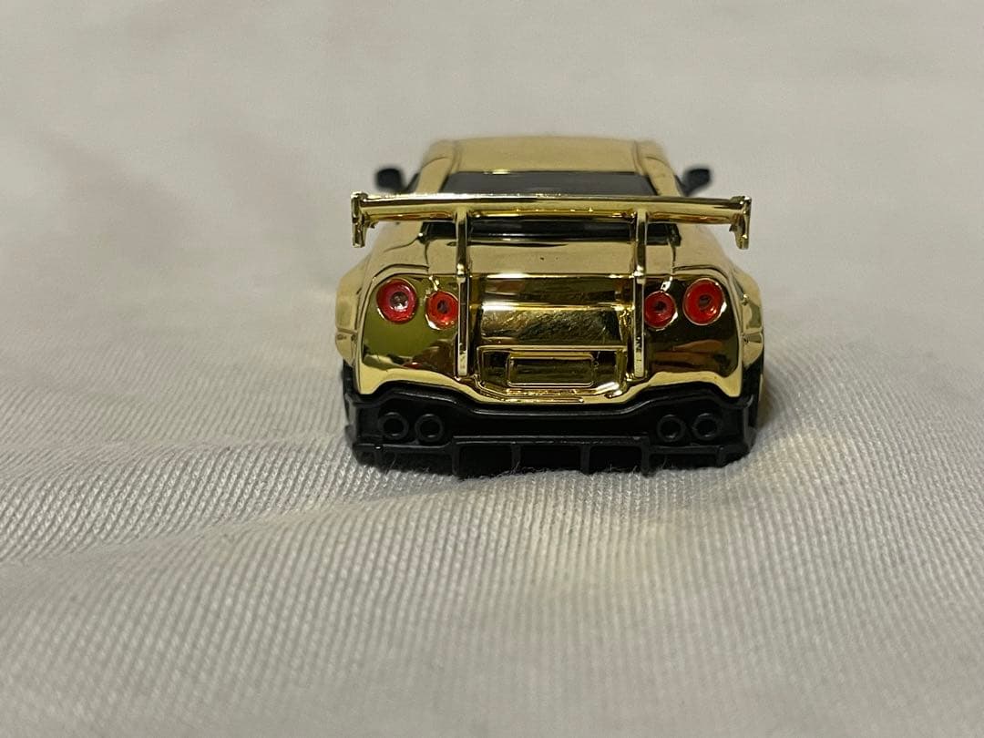 ミニカー MINI GT Nissan GT-R R35 Gold Series