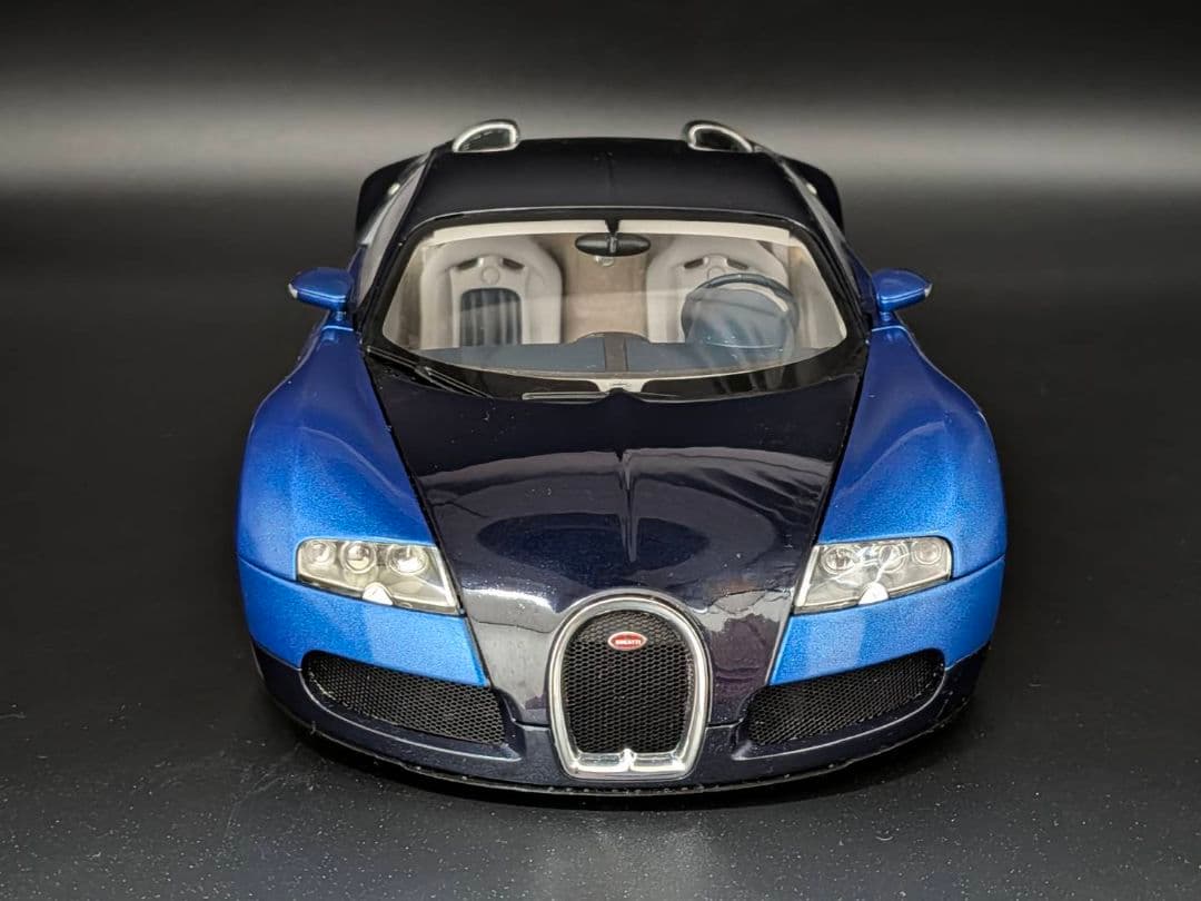 オートアート　1/18　ブガッティ・ヴェイロン