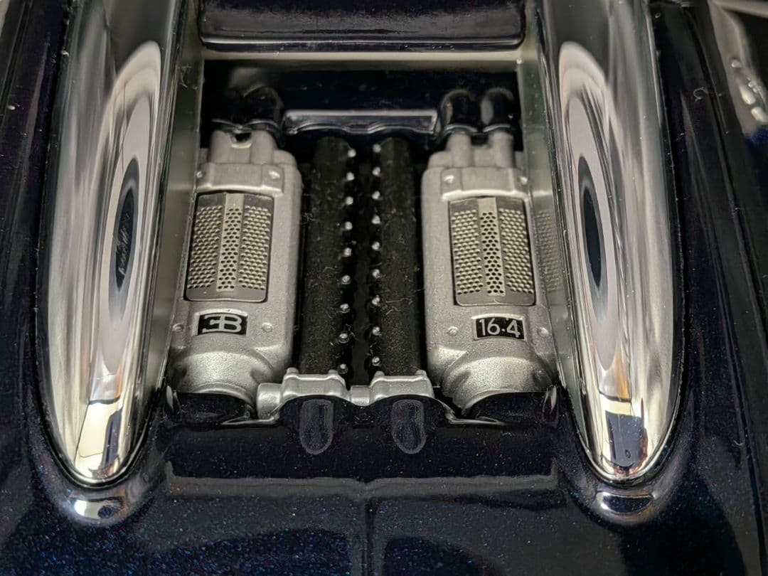 オートアート　1/18　ブガッティ・ヴェイロン