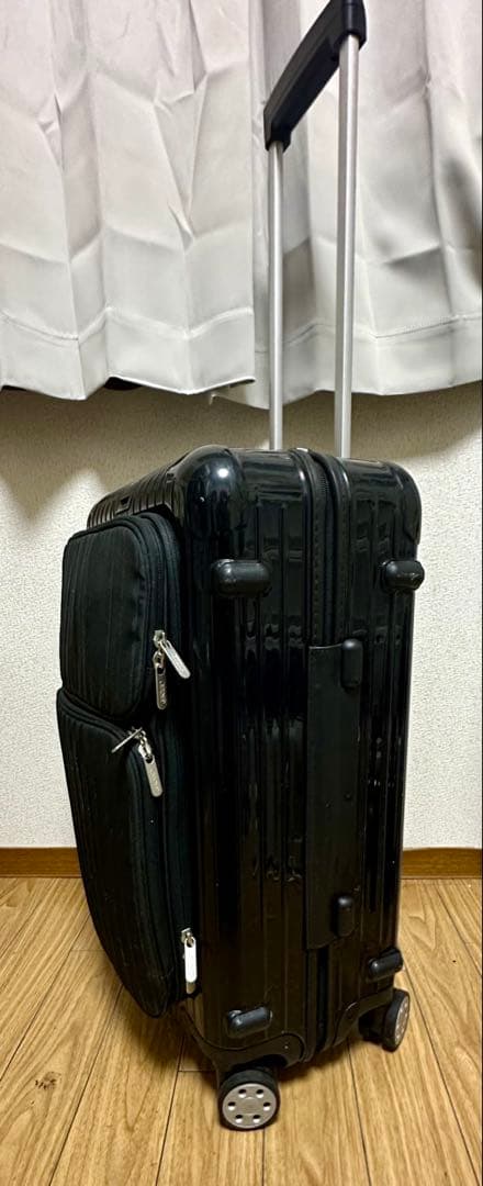 ブラックキャリーケース 4輪　リモワ