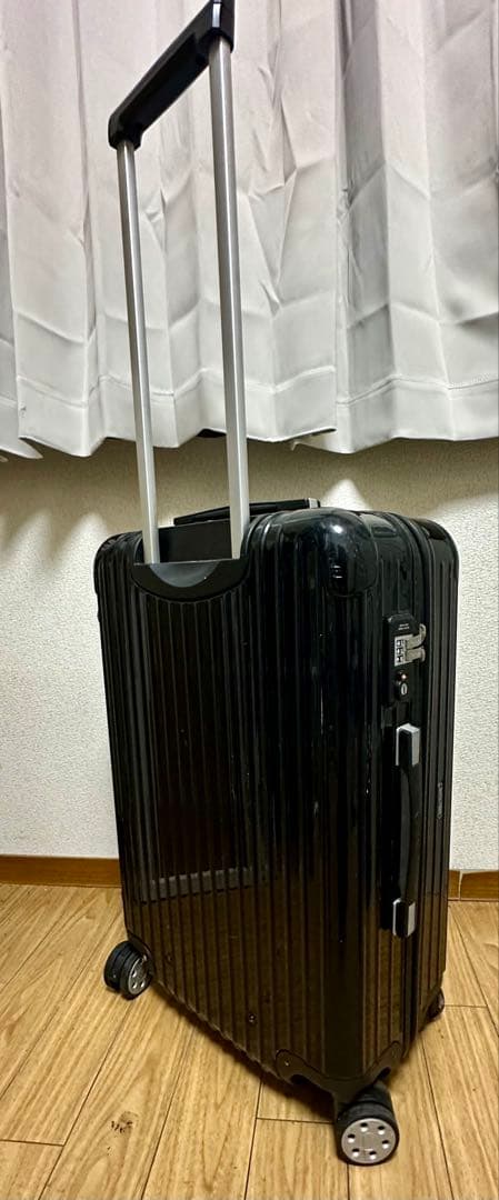 ブラックキャリーケース 4輪　リモワ