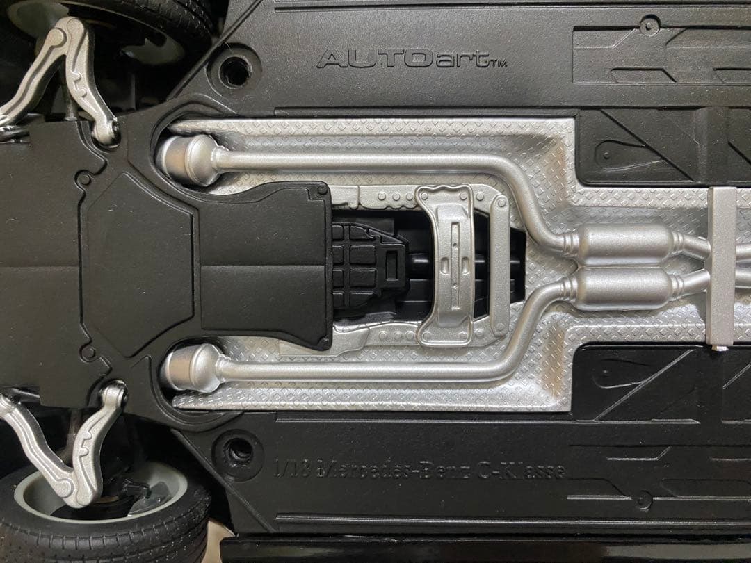 ミニカー AUTOart Mercedes-Benz C-Klasse 1/18