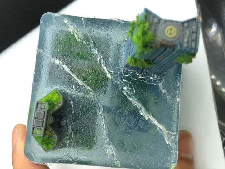 水没ジオラマ　廃墟ビルに泳ぐジンベイザメ