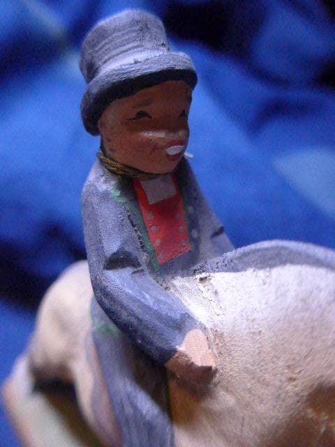 ノルウェーの彫刻家　貴重なへニング・エンゲルセンの木彫です。珍しいものです