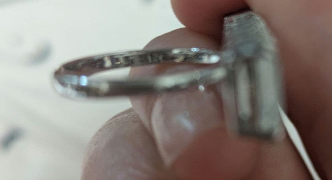 スワロフスキー　エメラルドカット5連リング