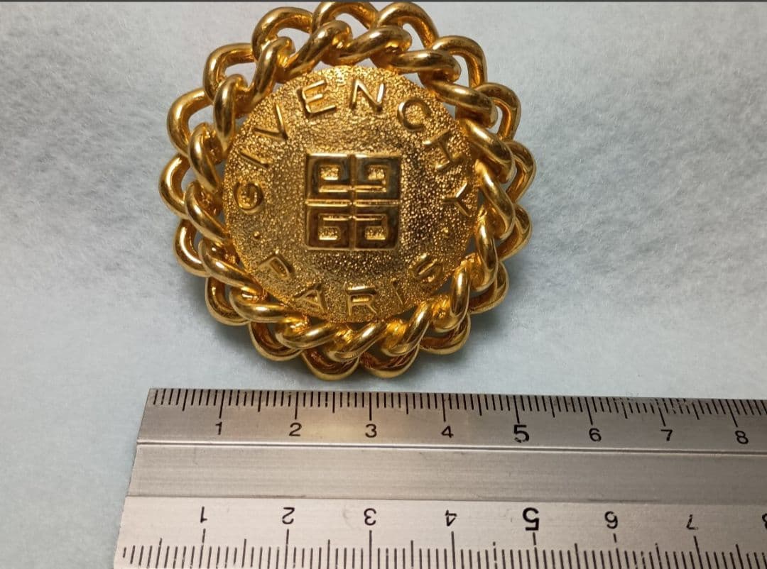 GIVENCHY ジバンシー ブローチ 金色 丸ブローチ