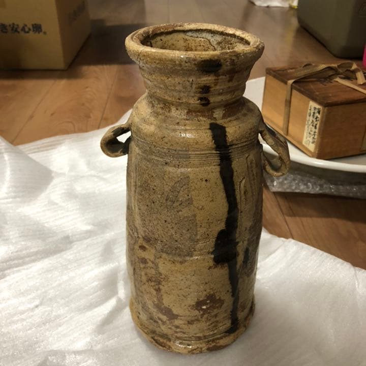 人間国宝◼️究極の古美術◼️蔵から凄い雰囲気の漂う花瓶の壺が出て来ました。