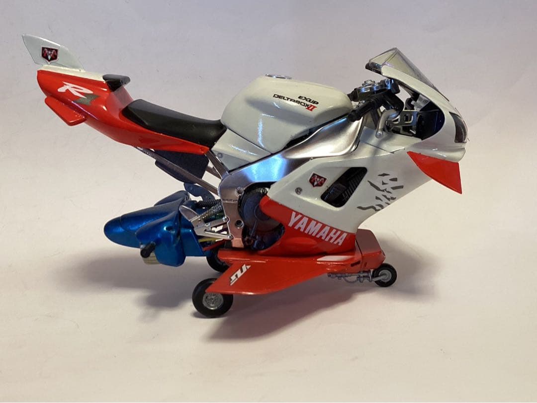 タミヤ1/12YZF-R1 30MS 仮面ライダーサイクロン