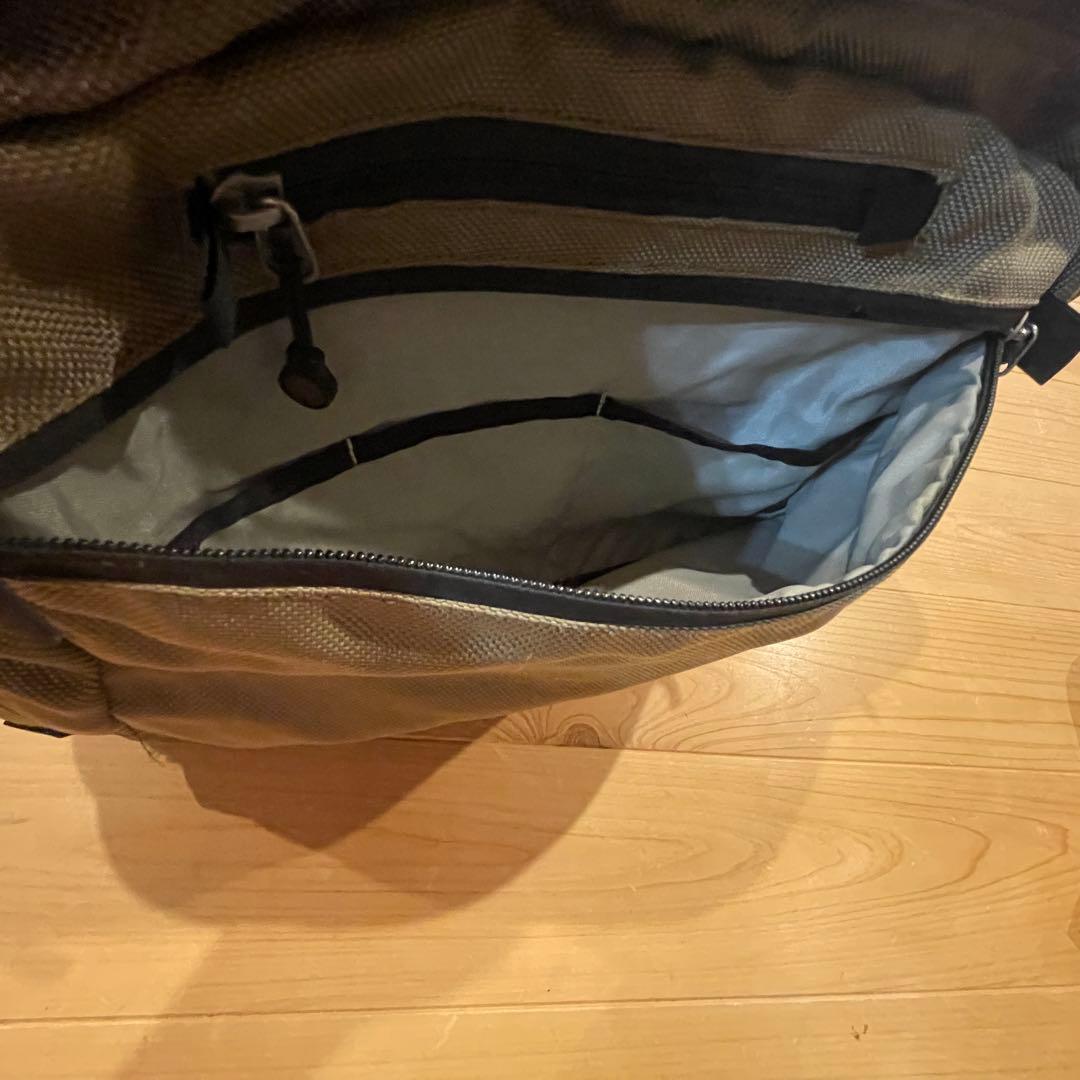 レア　廃盤品　patagonia パタゴニア　旅行用バッグ オリーブグリーン