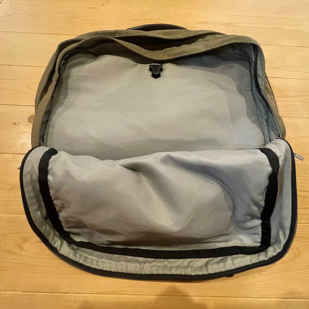 レア　廃盤品　patagonia パタゴニア　旅行用バッグ オリーブグリーン
