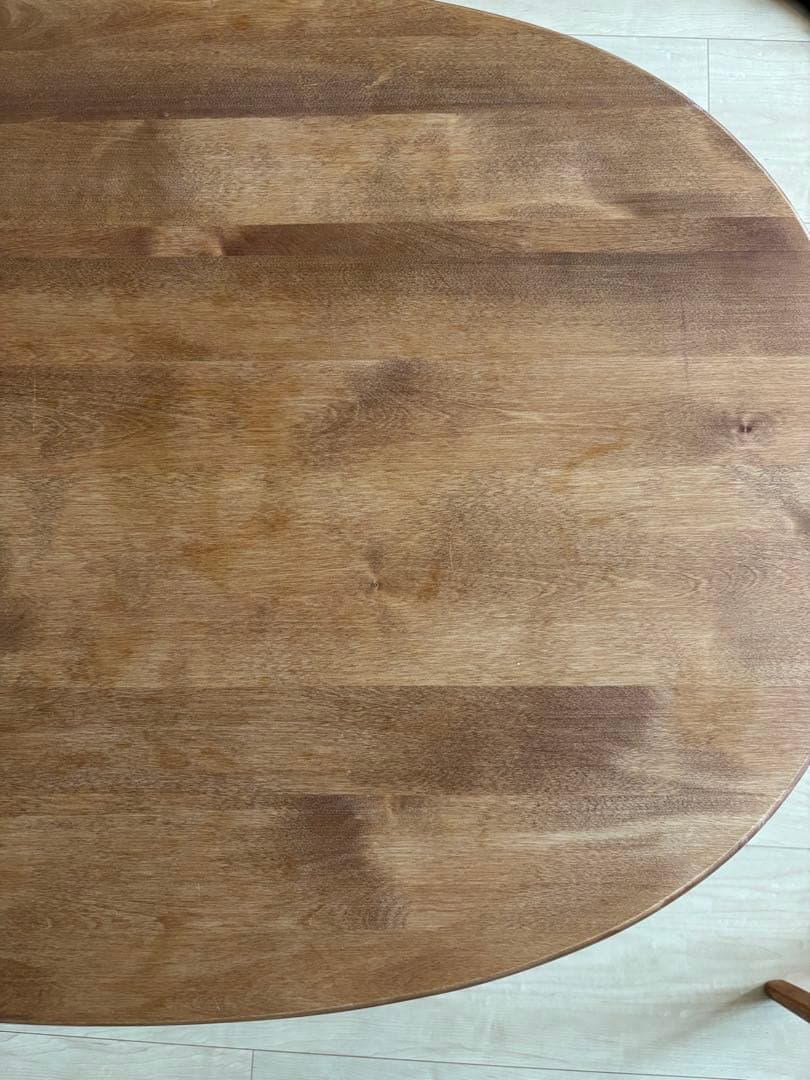 コンパクトなまあるいダイニングテーブル