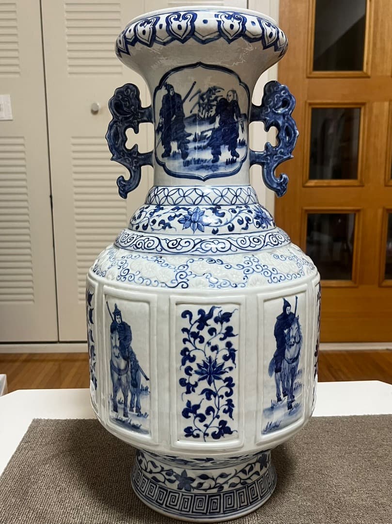 中国美術 清朝清代 青花刀馬人物図紋瓶 美品 陶磁器 装飾品 工芸品 美術品