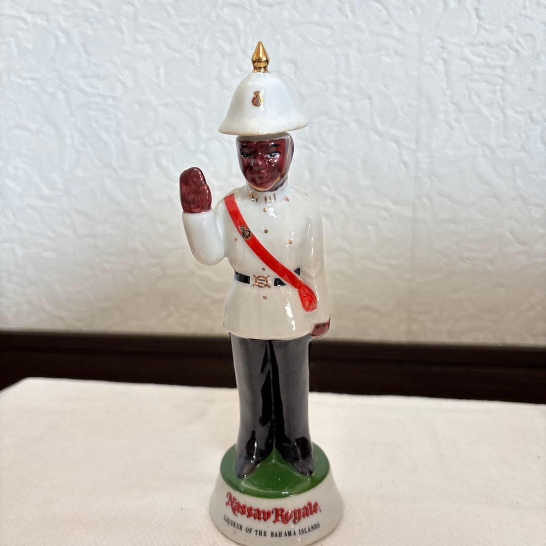 Kensington  陶器人形