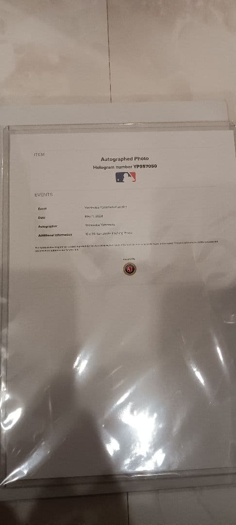 山本由伸直筆サイン入りドジャース ピッチングフォト特製フレーム