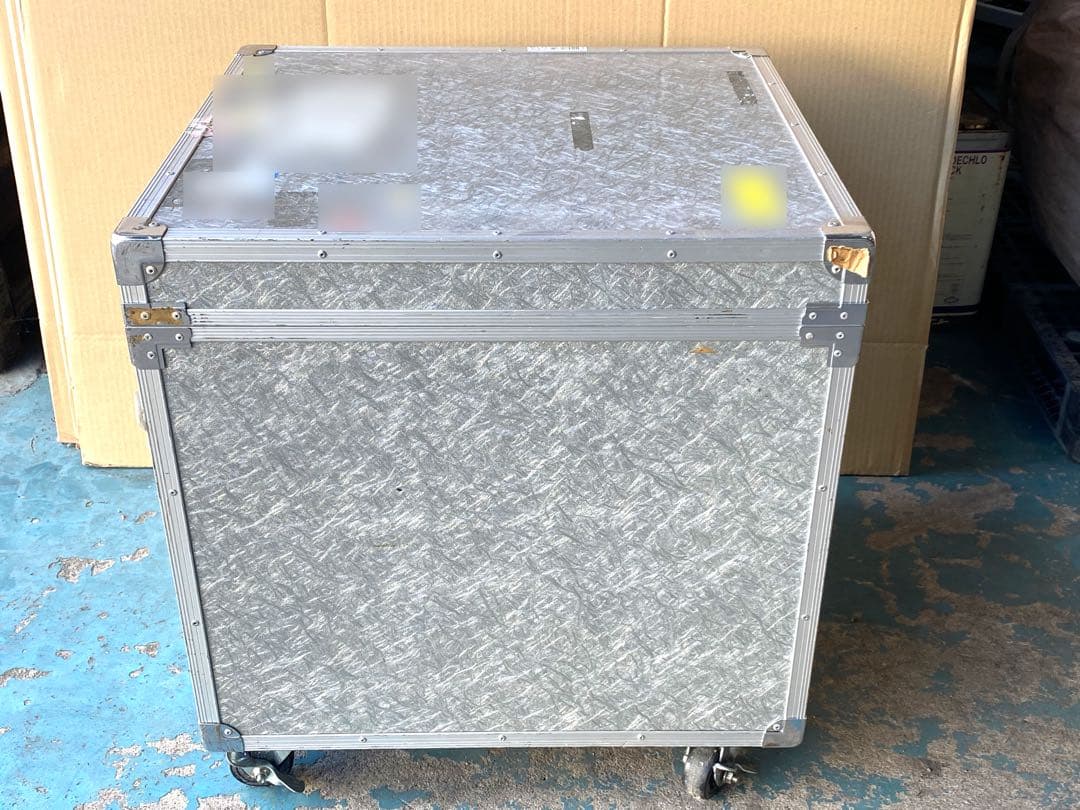 希少 大型ジュラルミンケース キャスター、極厚ウレタン付き