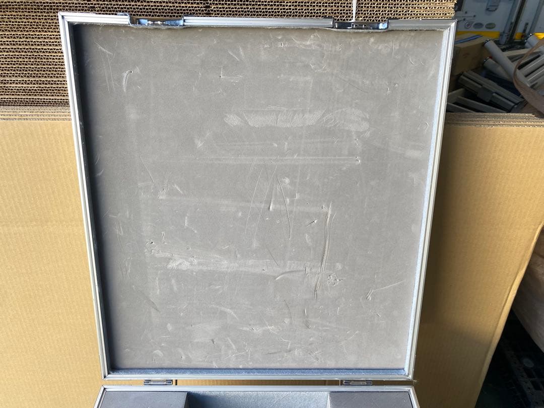 希少 大型ジュラルミンケース キャスター、極厚ウレタン付き