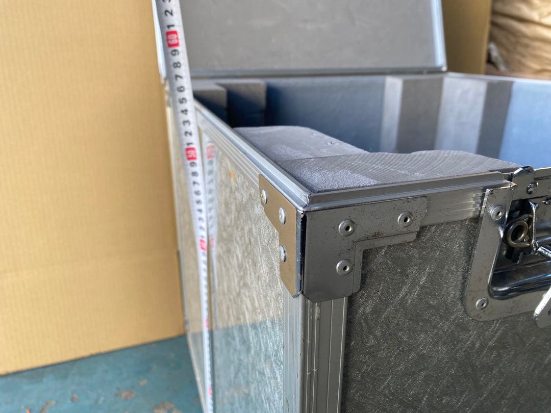 希少 大型ジュラルミンケース キャスター、極厚ウレタン付き