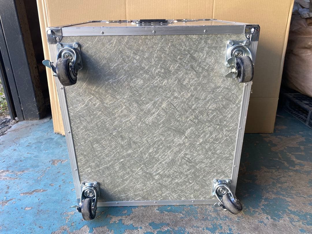 希少 大型ジュラルミンケース キャスター、極厚ウレタン付き