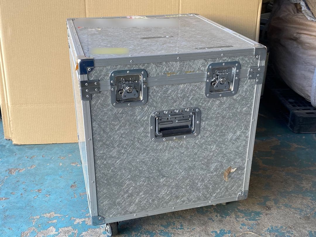 希少 大型ジュラルミンケース キャスター、極厚ウレタン付き