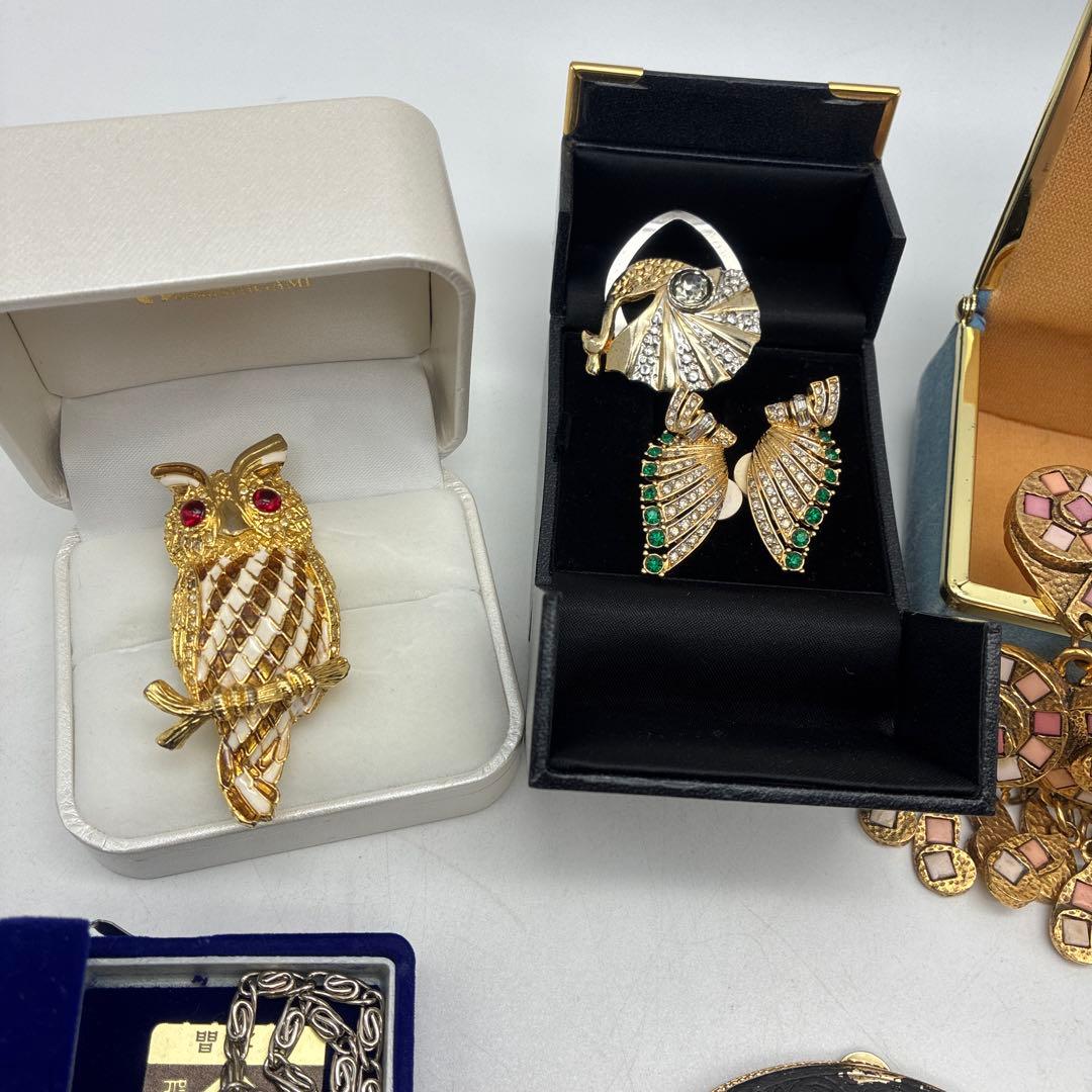 L*e様 アクセサリー　まとめ　ジュエリーBOX ネックレス　ブローチ　指輪