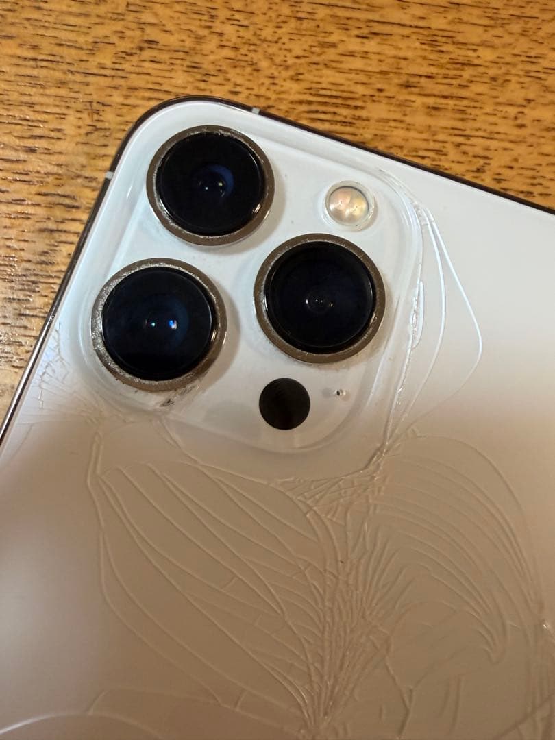 iPhone 13 Pro シルバー 背面ひび割れ　128GB