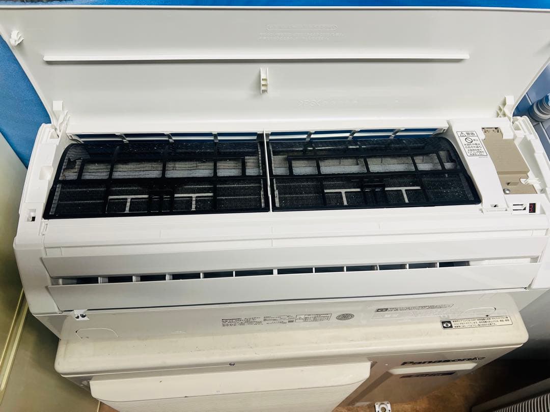 Panasonic エアコン CS-568CFR2、2018年製　主に18畳