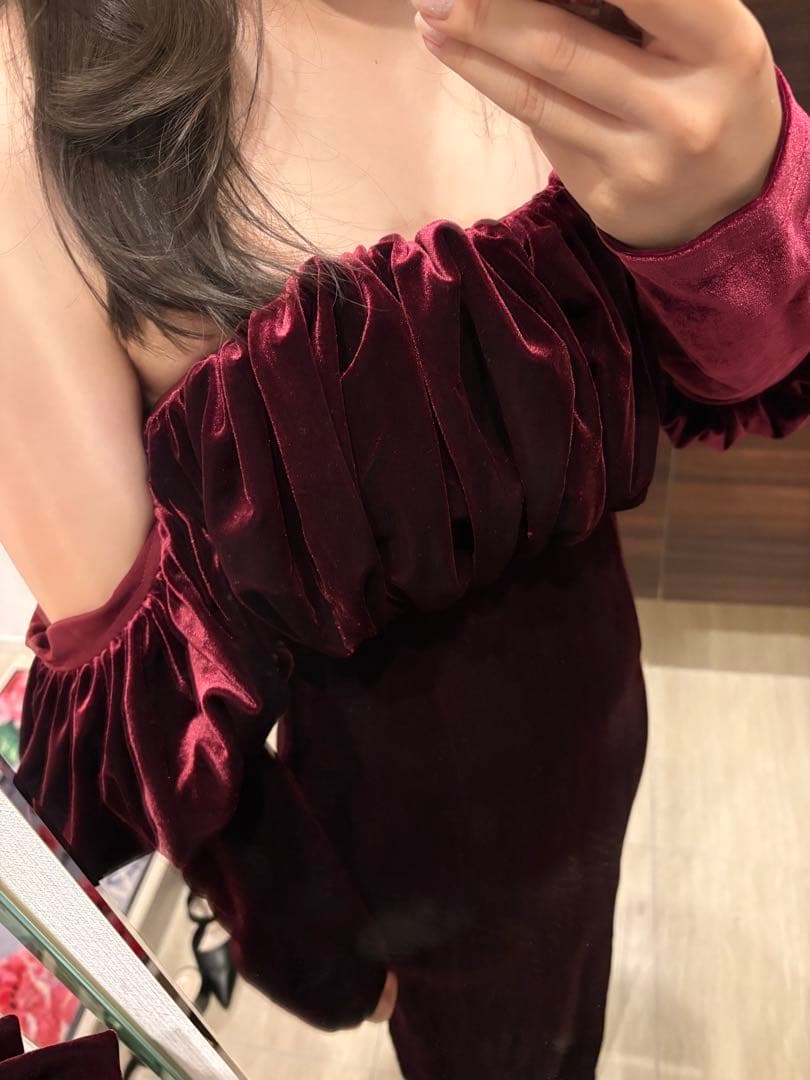 バーガンディ オフショルダーベルベットドレス