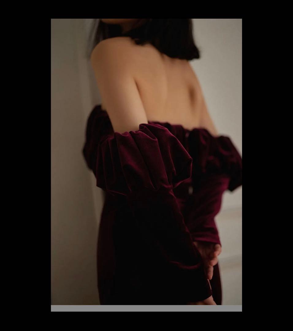 バーガンディ オフショルダーベルベットドレス
