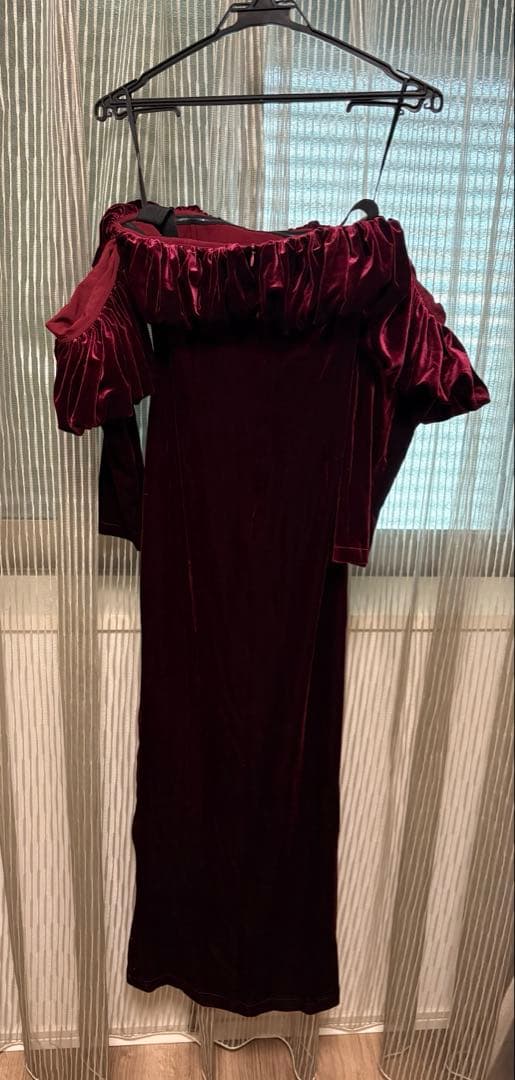 バーガンディ オフショルダーベルベットドレス