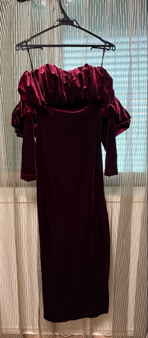 バーガンディ オフショルダーベルベットドレス