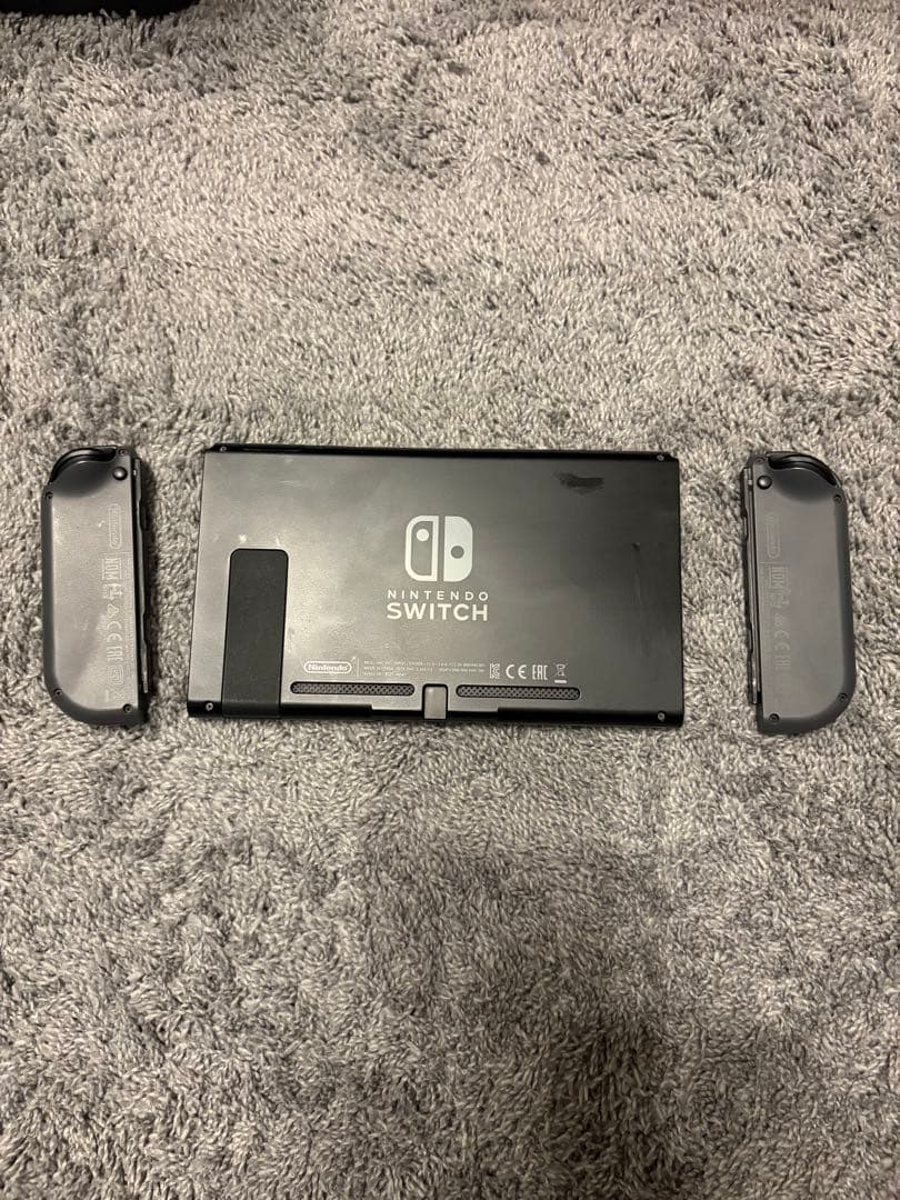 Nintendo Switch 本体とレッドJoy-Conセット