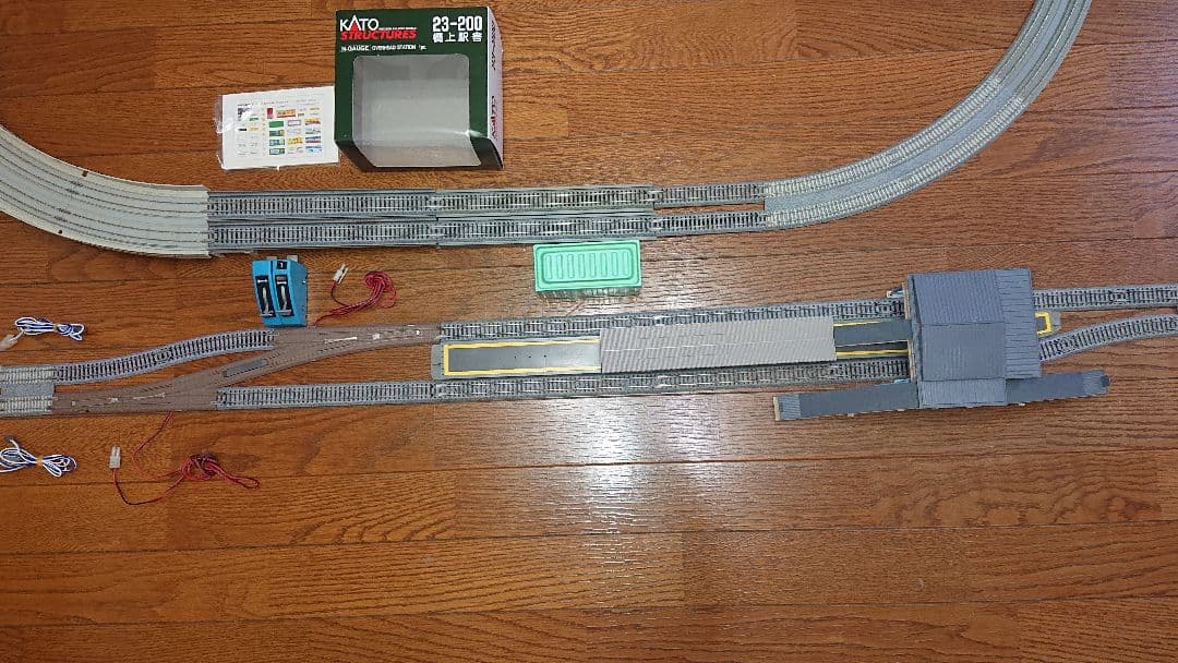 KATO製品 複線レイアウト(立体交差・橋上駅舎)