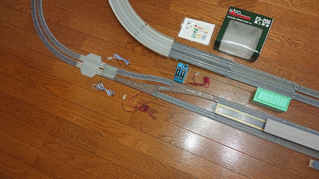 KATO製品 複線レイアウト(立体交差・橋上駅舎)