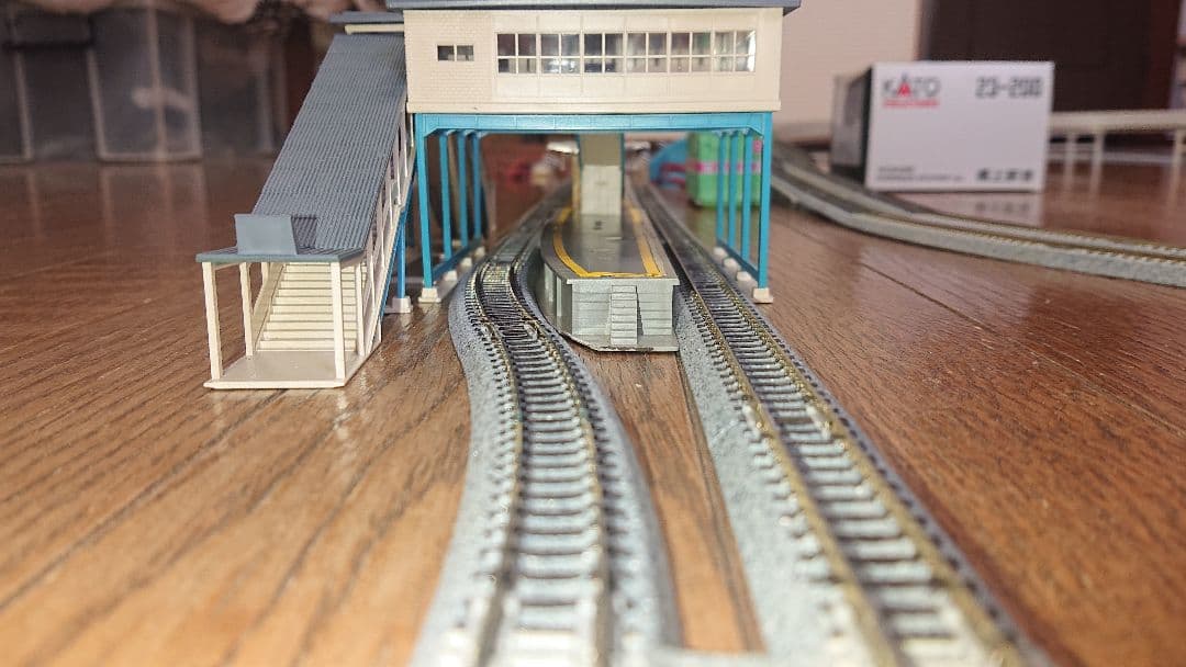 KATO製品 複線レイアウト(立体交差・橋上駅舎)