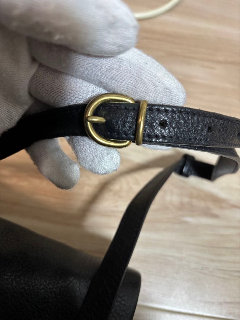 現行　美品　イルビゾンテ　ショルダー　レザー　フラップ 黒　クロスボディバッグ