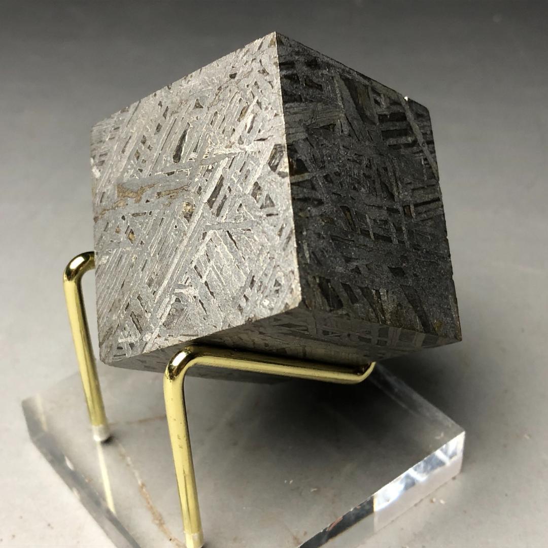 ノアエルアルタイ隕石　メテオライト 立方体　 鉄隕石　美品　重さ342ｇ