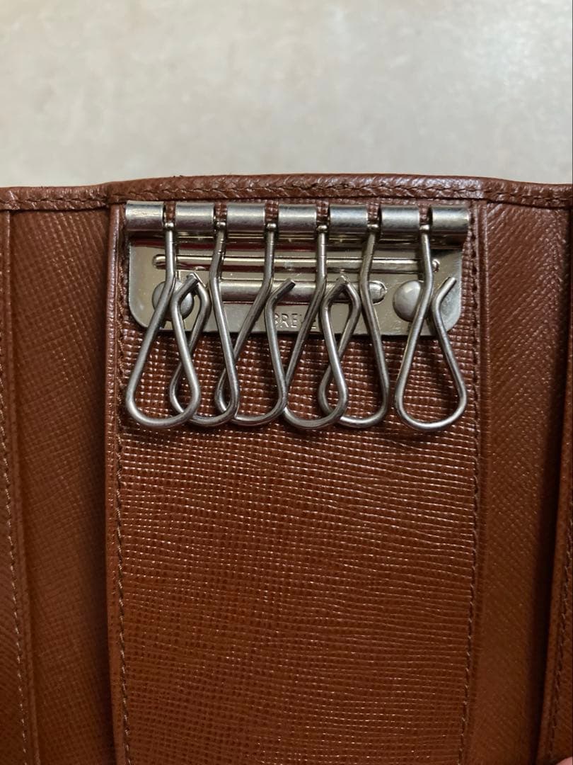 美品　PRADA プラダ 6連 キーケース レザー　サフィアーノ ブラウン