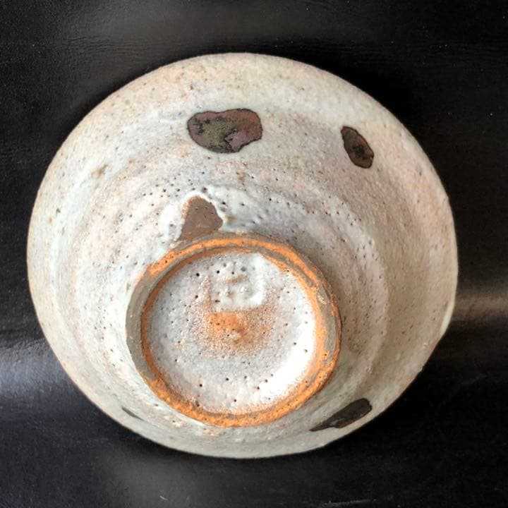 人間国宝古美術◼️蔵から、また凄そうな雰囲気の陶器が出て来ました。お猪口？ぐい呑？