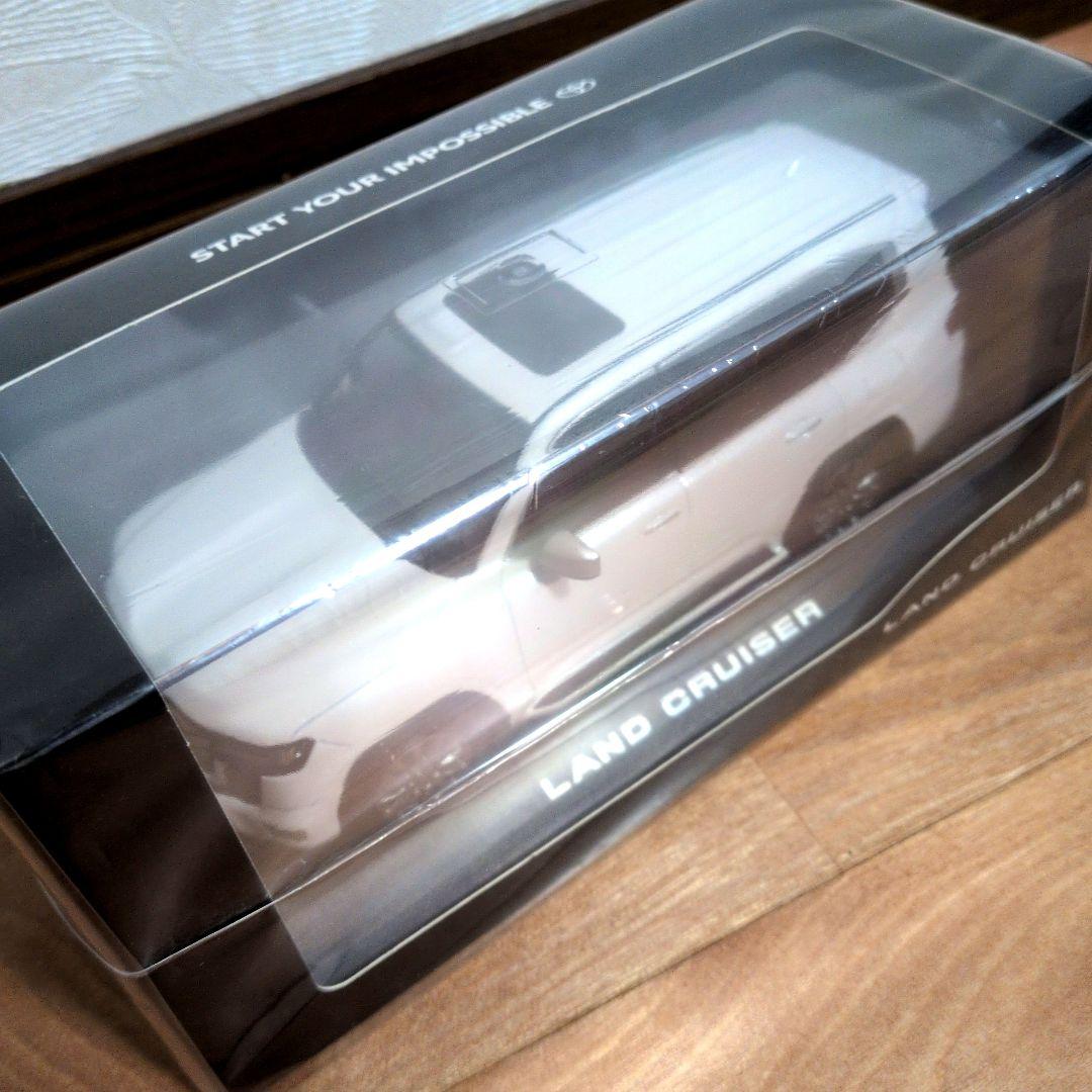 ランドクルーザー300 ミニカー1/30 外装フィルム付き完全未開封