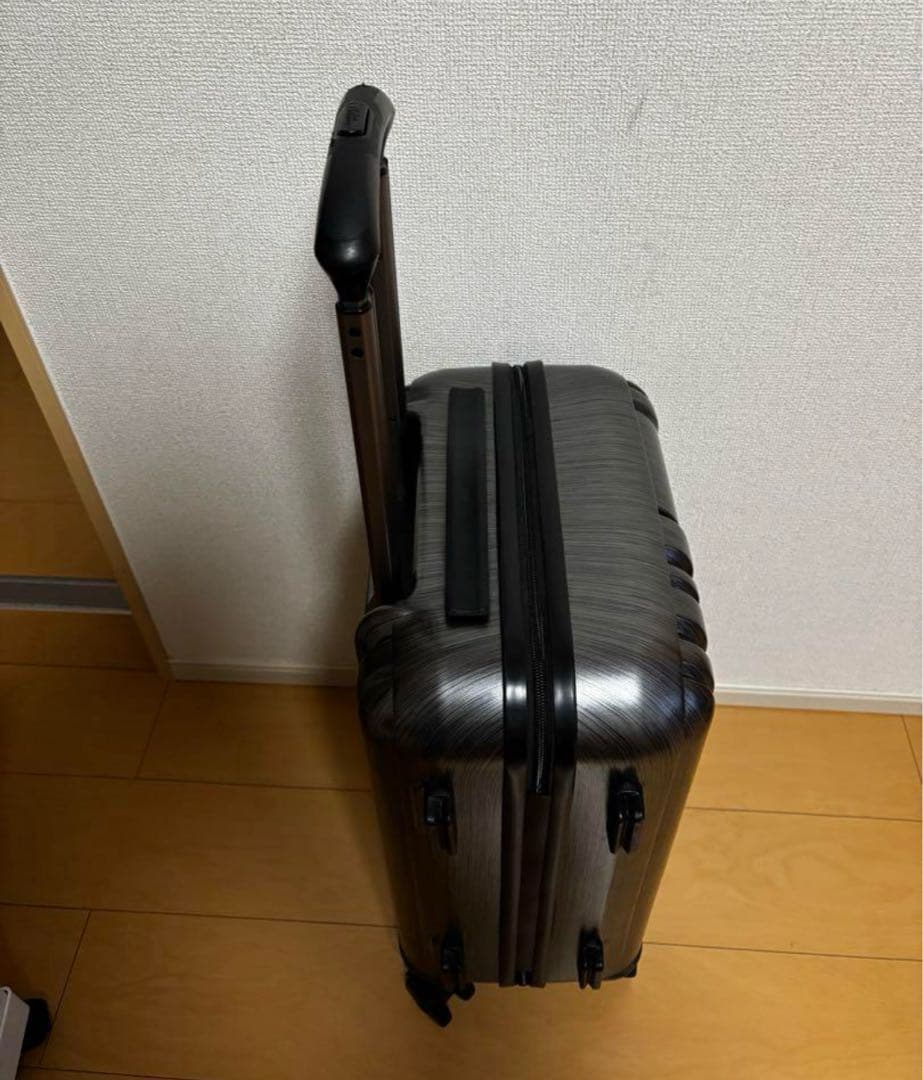 NATIONAL GEOGRAPHIC キャリーケース シルバー