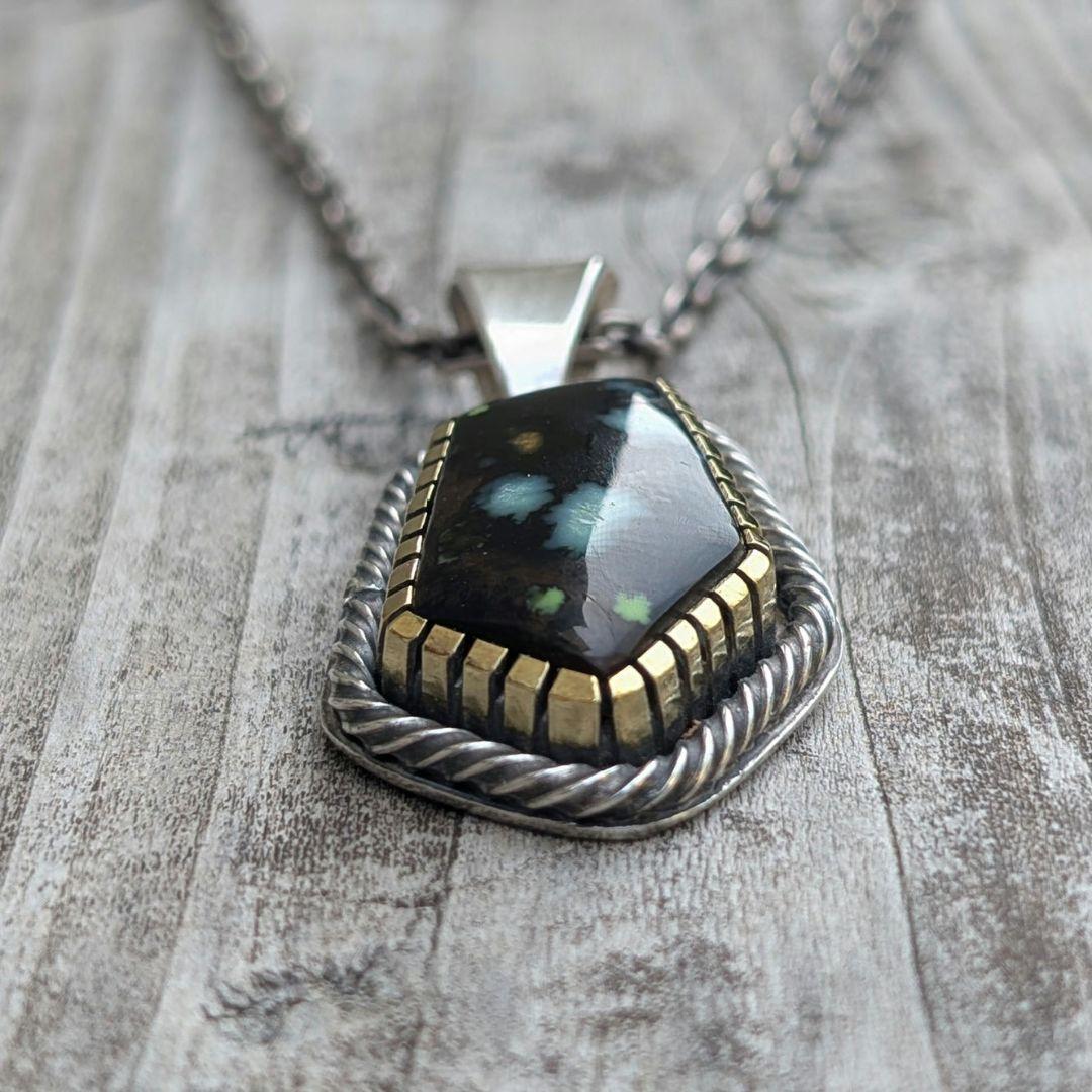 マッツン　ハンドメイドのターコイズトップ　インディアンジュエリー風