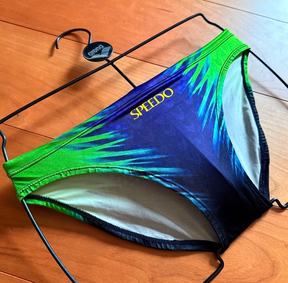 speedo アクアブレード ダイナカット ブルー　L　光沢　ウロコ　競パン