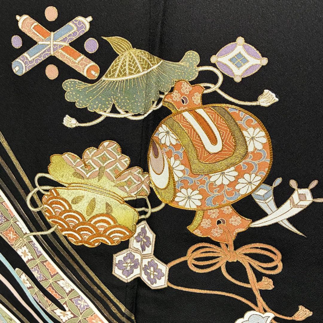 D70黒留袖 宝尽くし 金駒刺繍 菊唐花 正絹着物 袷 しつけ糸付き未使用極美品