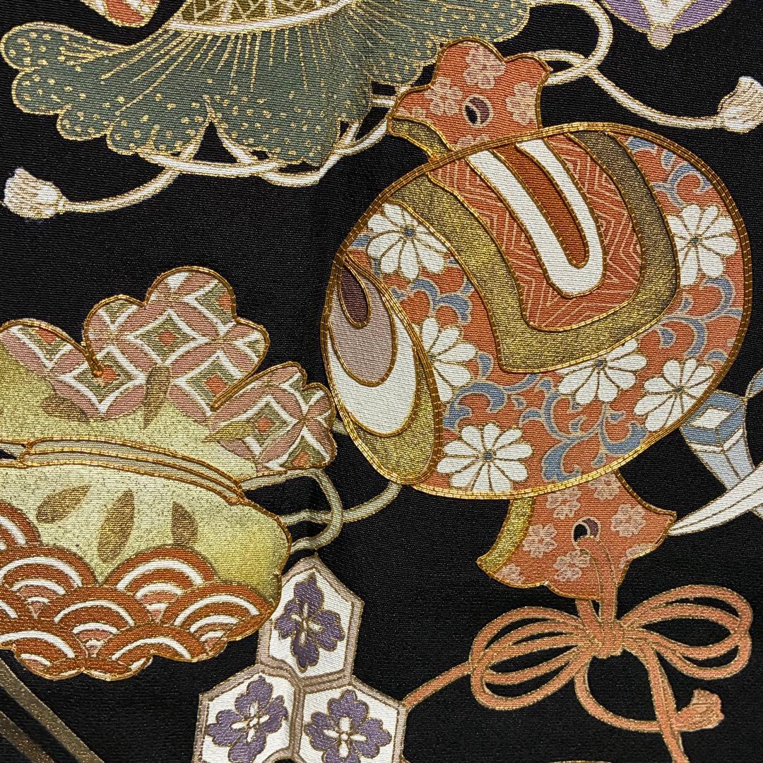 D70黒留袖 宝尽くし 金駒刺繍 菊唐花 正絹着物 袷 しつけ糸付き未使用極美品